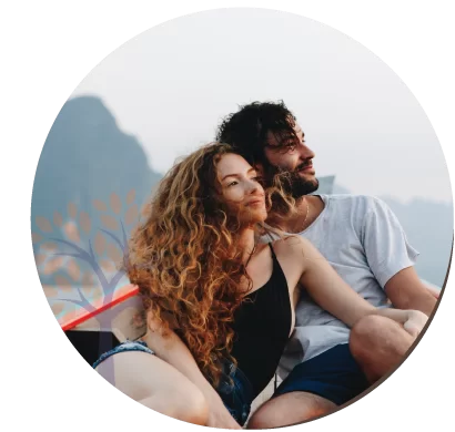white-couple-sit-on-long-tail-boat-south-of-thailad-sea-domestic-travel-insurance-eng