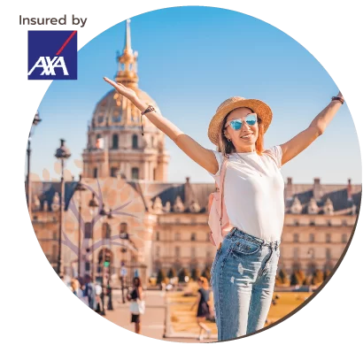 lady-smile-in-front-of-attraction-for-travel-abroad-travel-insurance-eng
